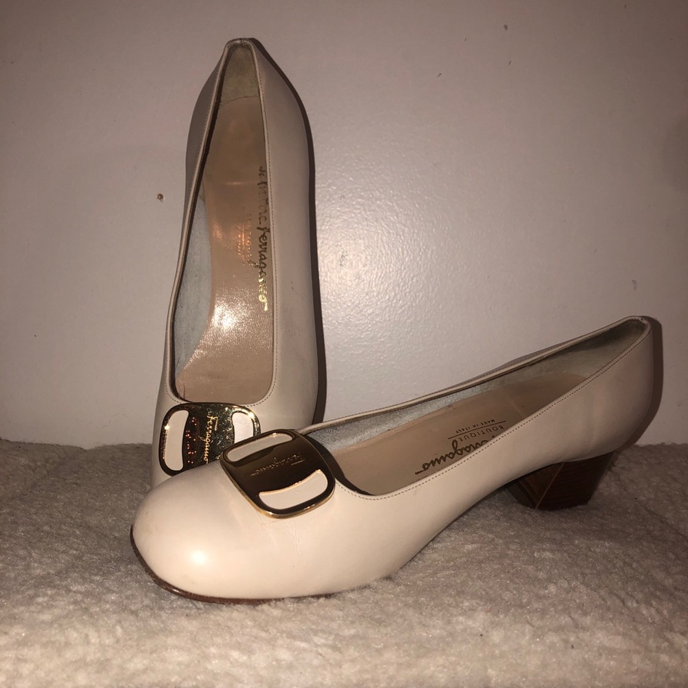 Salvatore Ferragamo cream pumps gold buckle 9B